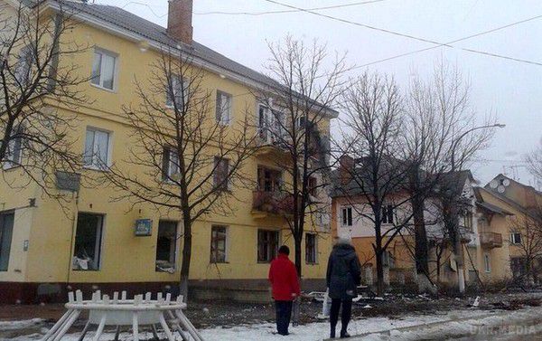 Наслідки обстрілу Щастя - замерзло опалення, люди масово виїжджають. У Щастя Луганської області в суботу пошкодили систему опалення, місто залишилося без обігріву.