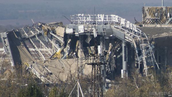 "Кіборги" вистояли - не вистояв бетон. Бойовики остаточно зрівняли з землею всі будівлі аеропорту