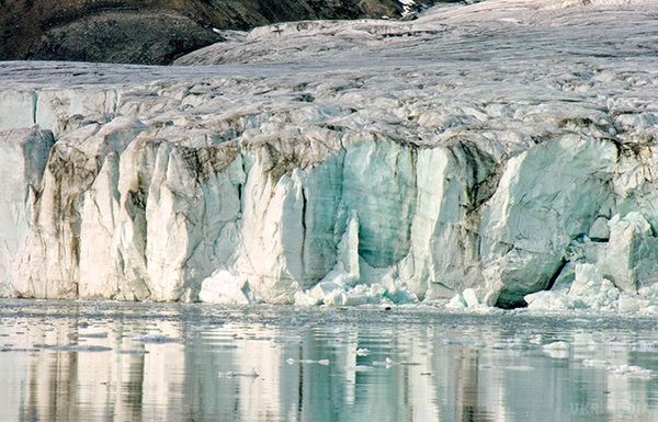 Норвезький льодовик Остфонна зменшився на 50 метрів. Швидка втрата льоду на віддаленому арктичному льодовику була помічена супутниками «Сентінел-1A» і «Кріосат»