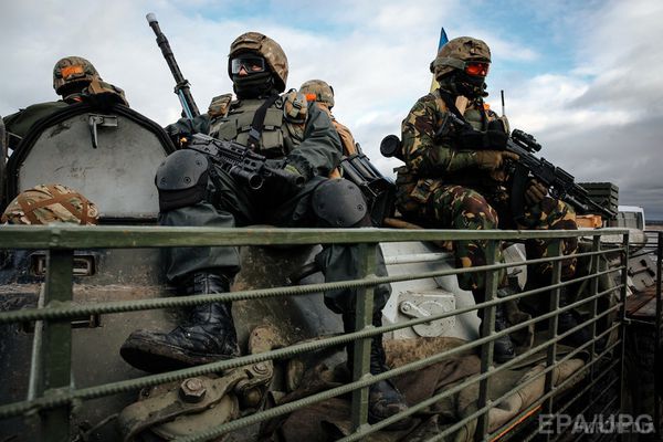«Укроборонпром» передав на Донбас близько 800 комплектів військової уніформи. Майже 800 комплектів нової уніформи безоплатно передані в зону АТО українським військовим 81-ї бригади. 