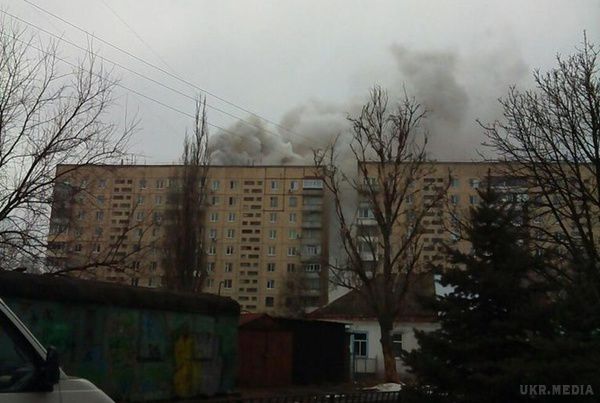 Під час пожежі у Новомосковську 5-річна дитина вистрибнула з сьомого поверху слідом за тіткою. В охопленій вогнем квартирі перебували 59-річний прикутий до ліжка господар "двушки", його 33-річна дочка, 34-річний зять і 41-річна сестра зятя.