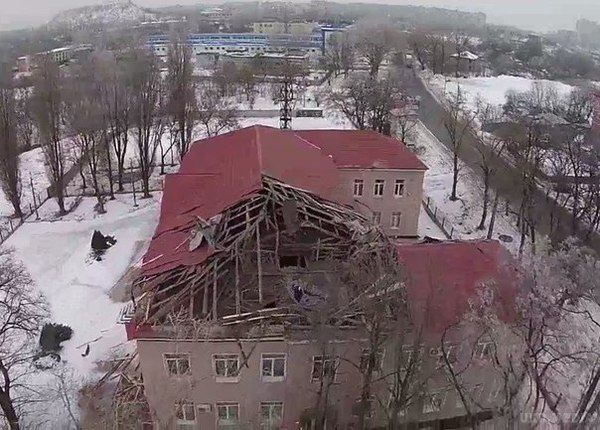 Фотофакт: Донецький інститут залізничного транспорту після обстрілу. У мережі з'явилися фото руйнувань в будівлі Донецького інституту залізничного транспорту. 