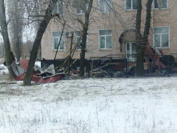 Фотофакт: Донецький інститут залізничного транспорту після обстрілу. У мережі з'явилися фото руйнувань в будівлі Донецького інституту залізничного транспорту. 