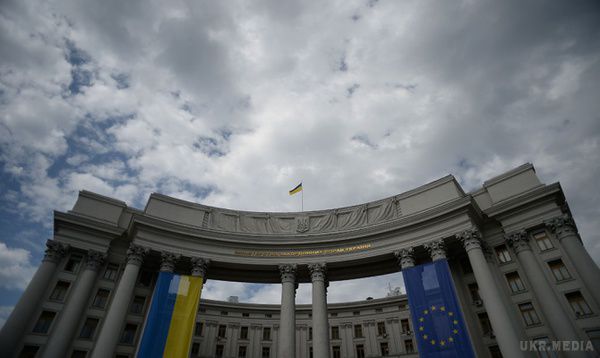 Україна направила ноту РФ про порушення мінських домовленостей. Офіційний Київ надав Кремлю факти порушення російськими військовими і пропроссийскими бойовиками мінських договоернностей і режиму припинення вогню на сході України.