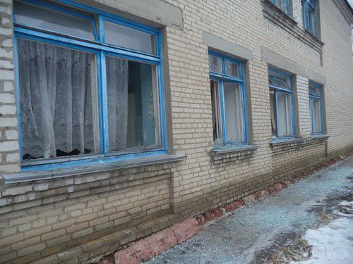 «Дебальцевський котел»: під обстрілом бойовиків Світлодарськ, Луганське, Мироновский (фото). 27 січня від обстрілу бойовиків постраждали три сусідніх населених пунктів Світлодарськ, Луганське та Миронівський