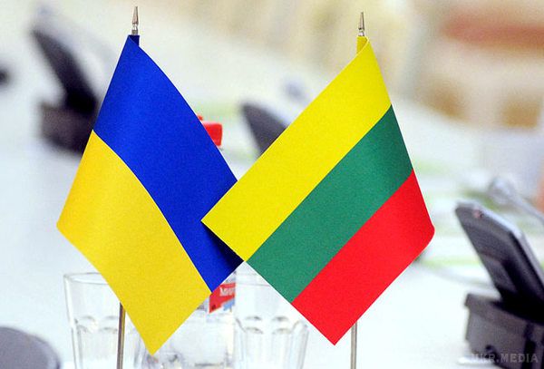 Україна і Литва підписали план співробітництва в оборонній сфері. Передбачається проведення спільних військових навчань в обох країнах.