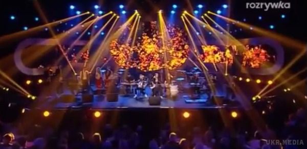 Польська група представила пісню про героїв АТО (відео). Польська рок-група “Enej” присвятила пісню загиблим  українським військовим “Близько тополі”.  Пісня виконується українською мовою.