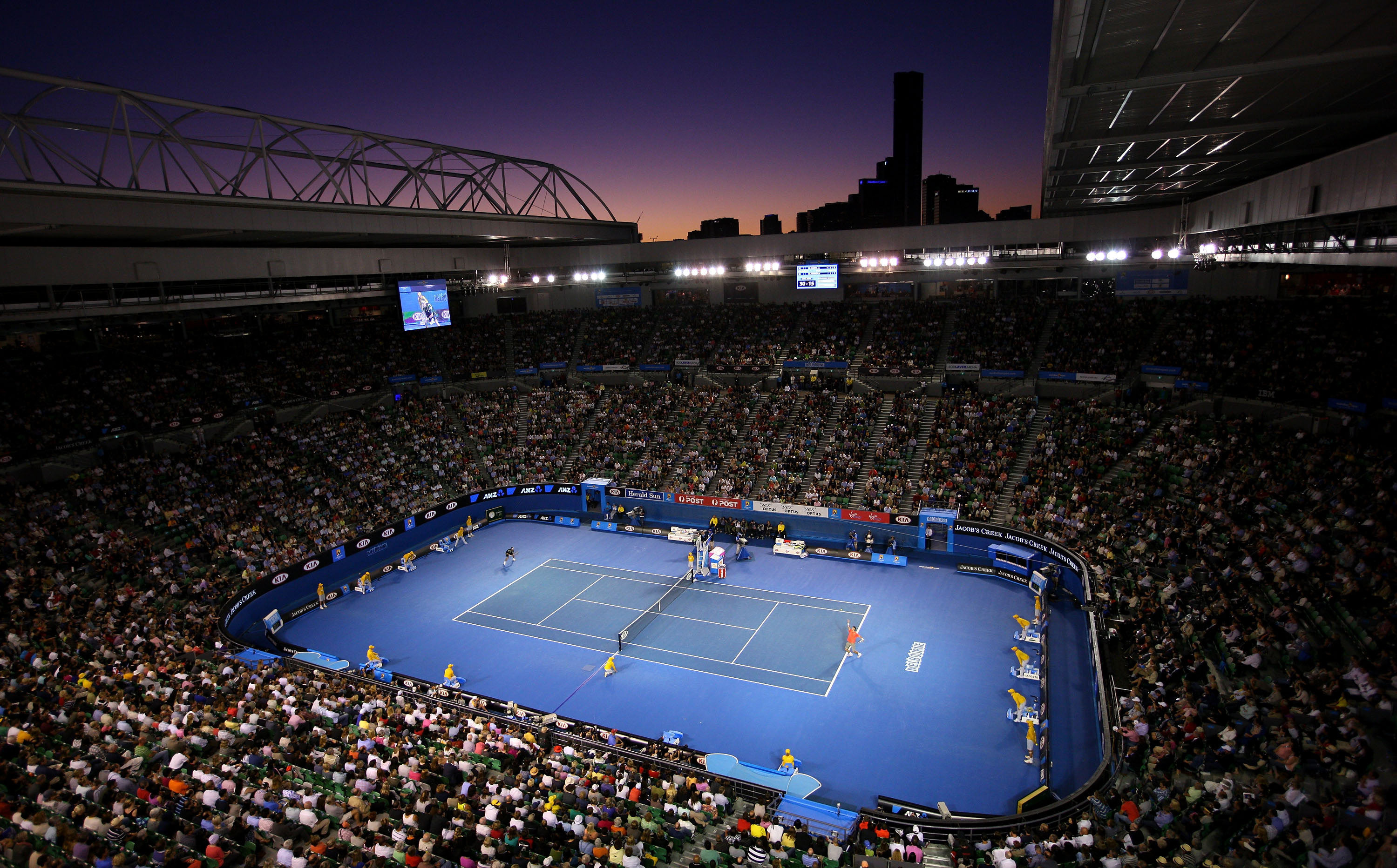 Уїльямс і Шарапова зустрінуться у фіналі Australian Open. У фіналі Відкритого чемпіонату Австралії з тенісу зустрінуться перша і друга "ракетки" світу американка Серена Уїльямс і росіянка Марія Шарапова.