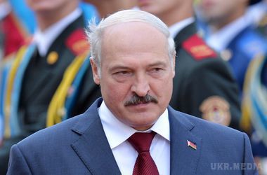 Лукашенко готовий сам розносити чай, аби Контактна група домовилася про мир в Донбасі. Президент Білорусії Олександр Лукашенко підкреслює важливість збереження мінського формату переговорів з мирного врегулювання ситуації на сході України