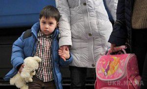 Москаль: З Троїцького евакуювали більшість дітей.  Коли настало тимчасове вогневе затишшя, у Троїцьке під'їхав автобус і за кілька разів вивіз з села сім'ї з дітьми