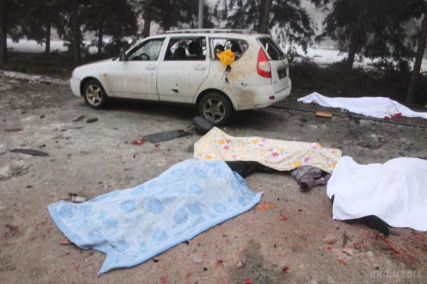 Донецьк знову під обстрілом: загинуло п'ятеро місцевих жителів (фото, відео) 18+. В результаті обстрілу Донецька 30 січня загинуло п'ять мирних жителів, ще 17 отримали поранення. 