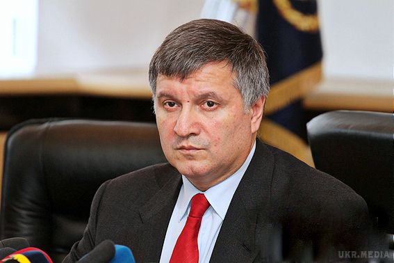 МВС розслідує викрадення командира взводу батальйону Айдар.  Командир взводу батальйону Айдар Максим Козуб був викрадений невідомими, які представилися бійцями Айдара, під час акції протесту біля Міністерства оборони 