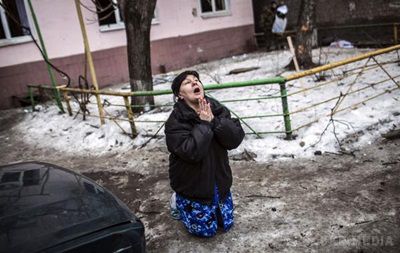У Дебальцеве йдуть запеклі бої, 12 загиблих. Міністр оборони Степан Полторак заявив, що Дебальцеве частково контролюється сепаратистами.