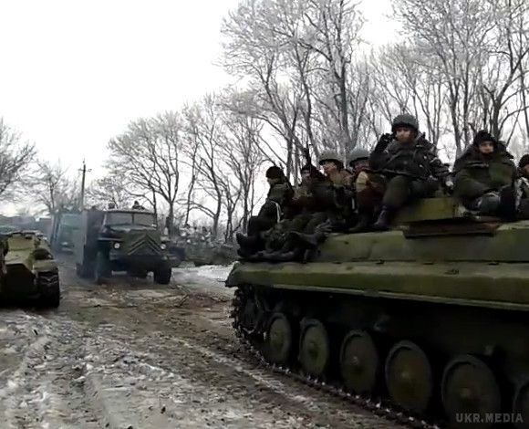 Страшні кадри атаки російських окупантів на українське місто Вуглегірськ (відео 18+). В мережі інтернет з'явилася серія відео, на яких відображені результати наступу терористичних військ «ДНР» і окупаційних військ Російської Федерації на місто Вуглегірськ Донецької області. 