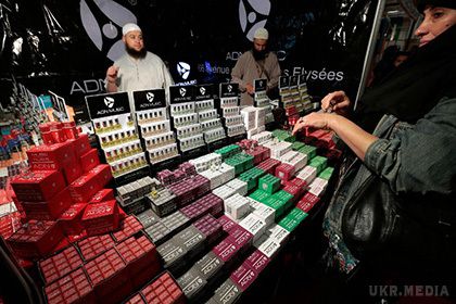 Киргизькі мусульмани закликали відмовитися від французьких парфумів. Киргизькі мусульмани закликали населення відмовитися від придбання французьких товарів на знак протесту проти карикатур журналу Charlie Hebdo, що висміюють пророка Мухаммеда