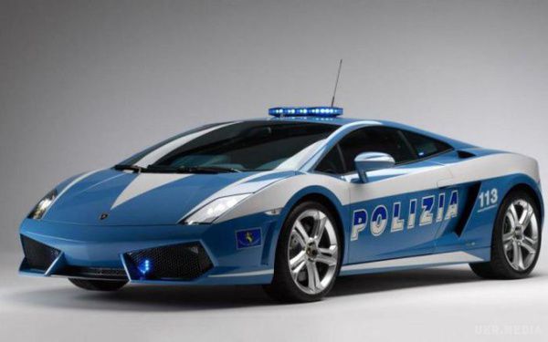 ТОП-10 найшвидших поліцейських суперкарів (фото). Автомобілі служителів закону повинні бути достатньо швидкими, щоб наздогнати злочинця