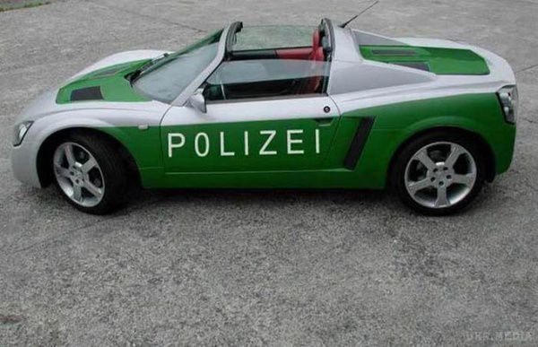 ТОП-10 найшвидших поліцейських суперкарів (фото). Автомобілі служителів закону повинні бути достатньо швидкими, щоб наздогнати злочинця