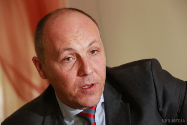 Затримано підозрюваних у замаху на Парубія. Українські правоохоронці встановили та затримали трьох осіб - двох українців та одного росіянина, - які входили в терористичну організацію, 24 грудня 2014 року з допомогою гранати вчинила замах на вбивство заступника голови Верховної Ради України Андрія Парубія,