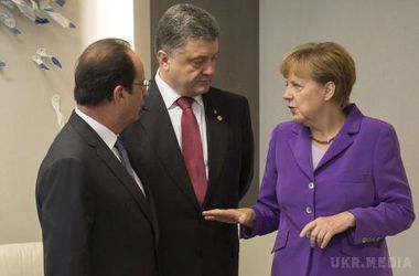 Порошенко, Меркель і Олланд наполягають на негайному припиненні вогню на Донбасі. Співрозмовники наполягли на цьому, оскільки триває "ескалація конфлікту і росте число жертв серед цивільного населення"