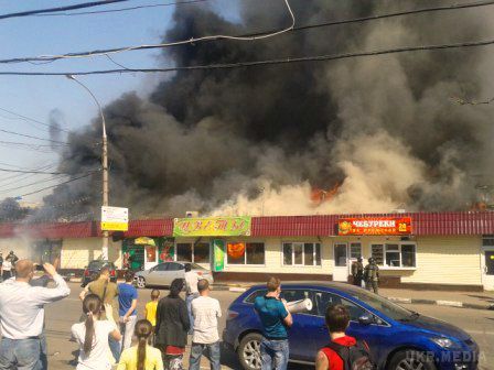У Вінниці вночі горів ринок "Привокзальний", - ДержНС. У Вінниці минулої ночі горів ринок "Привокзальний"