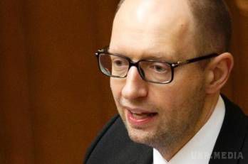 Яценюк вважає, що витрати на утримання вимушених переселенців необґрунтовано високі. Прем'єр-міністр України Арсеній Яценюк доручив вивчити питання зниження вартості проживання в селищах для тимчасово переміщених осіб у Запорізькій області.