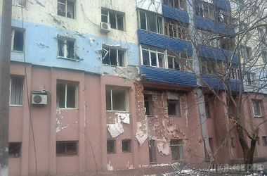 Залпи, вибухи і " швидкі":така ситуація в Донецьку (фото). Частина міста залишилася без електрики