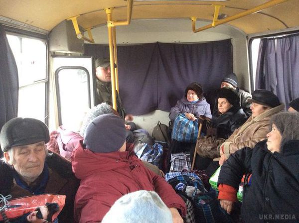 З бойовиками домовилися про гуманітарні коридори та вивезення людей з Вуглегірська (фото). У Дебальцевому не вистачає медикаментів