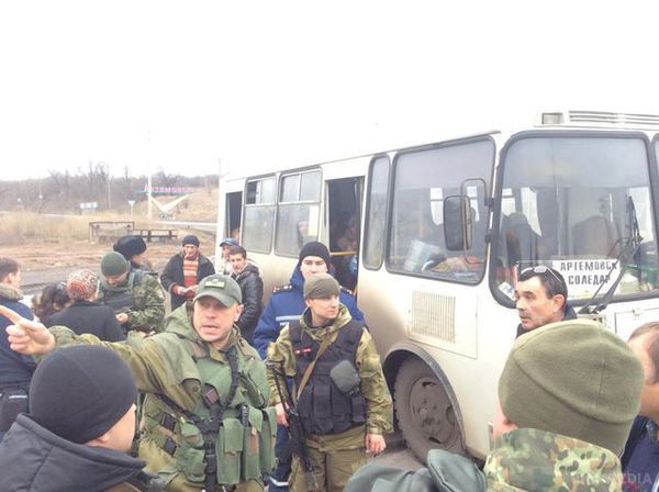 З бойовиками домовилися про гуманітарні коридори та вивезення людей з Вуглегірська (фото). У Дебальцевому не вистачає медикаментів