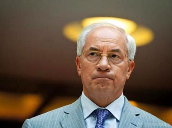 «Кровосісі на роздоріжжі»: Азаров заявив, що на Майдані студентів бив «Правий сектор», а трупи підкинули. .Колишній прем'єр-міністр України Микола Азаров, оголошений у розшук Інтерполом, видав книгу “Україна на роздоріжжі” зі своїми фантазіями щодо подій на Євромайдані та щодо кривавого розгону студентів. 