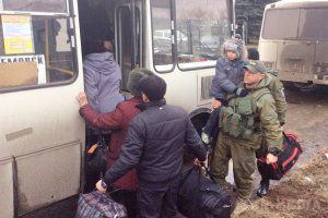 Голова ОБСЄ закликав до перемир'я в Дебальцеве на три дні для евакуації. В організації Amnesty International також відзначають, що ситуація в Дебальцеве катастрофічна.