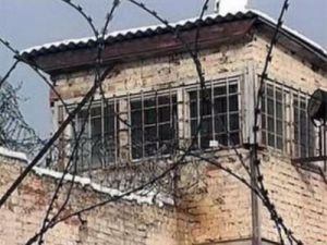 Голод в Луганській в'язниці: весь персонал колонії втік, залишивши ув'язнених. Ув'язнени залишилися заблоковані без води і їжі в тюремних камерах.