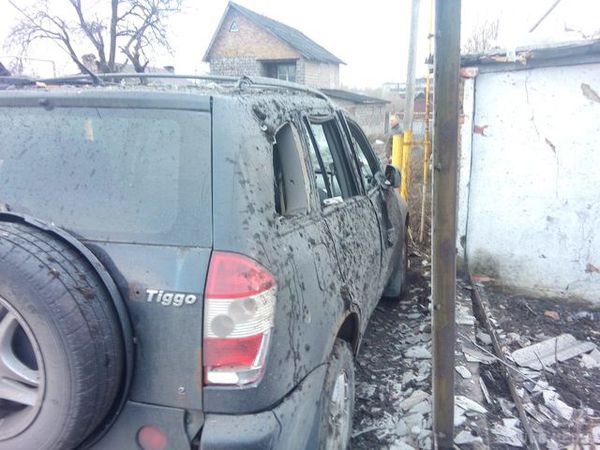 Ситуація в Донецьку: у місті звучать залпи і гинуть люди, а бойовики нарощують сили (фото). Ранок для жителів почалося з обстрілів