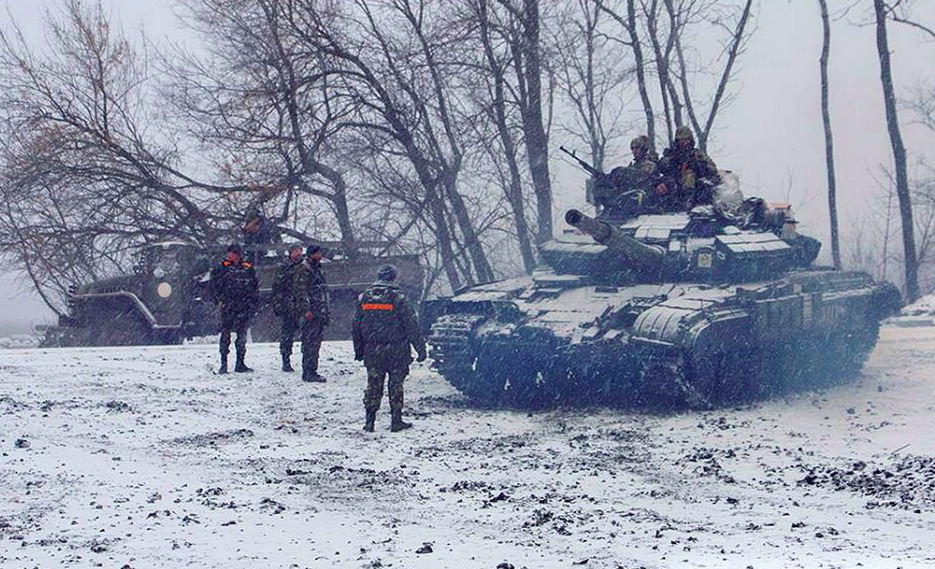 Дебальцеве перетворюється в новий Сталінград для України. Якщо раніше з цим містом асоціювався Донецький Аеропорт, який став символом незламності й непереможності українських вояків, то тепер Дебальцеве в повній мірі перехоплює цю естафету. 