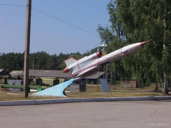 Літальний апарат "СУ-25" збитий ЛНР над Ірміно - виявився музейним експонатом. ЛНР як завжди публікує унікальні відеосюжети. Ось тільки пару днів тому, вони опублікували відео, на якому вказували що збили СУ-25 української армії.