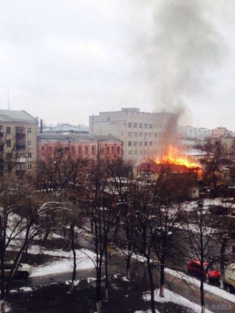 У Харкові на вулиці Руставелі горить житловий будинок (фото). Клуби чорного диму видно в центральних районах міста