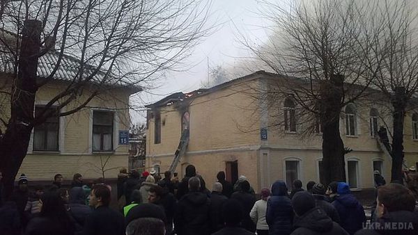 У Харкові на вулиці Руставелі горить житловий будинок (фото). Клуби чорного диму видно в центральних районах міста