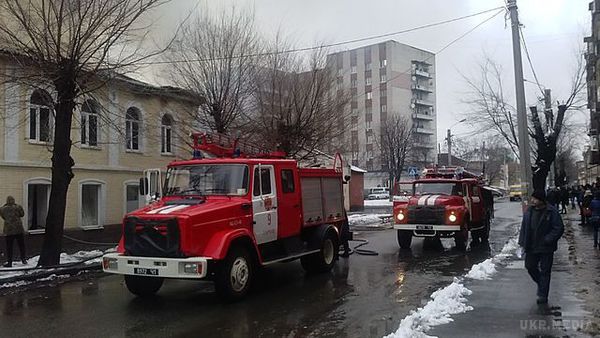 У Харкові на вулиці Руставелі горить житловий будинок (фото). Клуби чорного диму видно в центральних районах міста