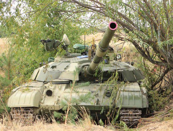 Бойовики в Калиново розосередили танки по всьому селищу. Російські бойовики і місцеві «ополченці», зайняли Калиново, змінили місце дислокації своєї техніки. 