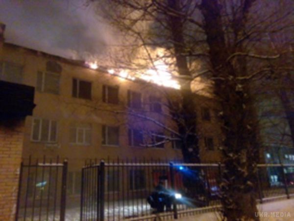 У Москві спалахнув завод з виробництва двигунів для МіГ: фото  з місця подій. На території заводу "Салют", розташованого на проспекті Будьонного на сході Москви, сталася пожежа.