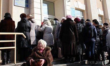 Всі в чергу. Як заробляють на пропускному режимі в зоні АТО.  Що відбувається в місцях видачі перепусток приватним особам і на пропускних пунктах між Україною і окупованою територією 