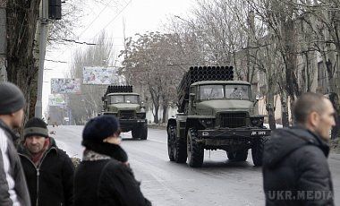 У район Макіївки прибули російські солдати і танки .  Бандити мають на озброєнні 18 танків, 42 ББМ і близько 30 одиниць автотранспорту 