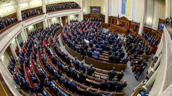 Нардепи конституційною більшістю дали хід скасування депутатської недоторканності. Народні депутати підтримали законопроект № 1776 "Про внесення змін до Конституції України (щодо недоторканності народних депутатів України і суддів)" і направили законопроект для одержання висновків Конституційного суду України