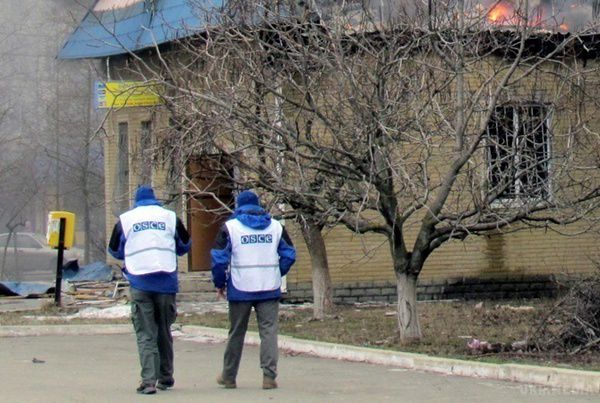 Біля Станиці Луганської спостерігачі ОБСЄ потрапили під мінометний обстріл. Ніхто з членів місії не постраждав