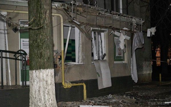 В Одесі пролунав вибух. Вибухом вибито вікна у відділенні Приватбанку