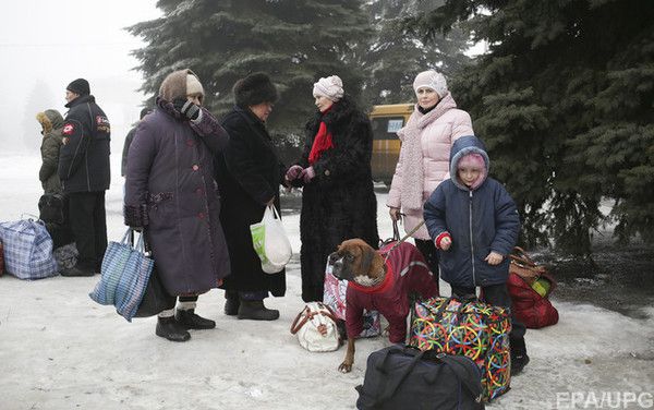 МВС повідомило про створення "зеленого коридору" для евакуації мирних жителів Дебальцеве. В Дебальцево триває евакуація