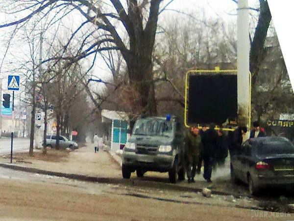 У Луганську «ополченці» збили школярку (фото). Вранці 5 лютого в Луганську «ополченці» збили дівчинку, яка переходила дорогу на перехресті Містечка заводу ОР. 