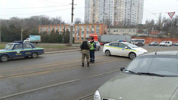 В Одесі знешкодили вже другу бомбу за добу (фото). Зловмисники залишили саморобний вибуховий пристрій на Глухом мосту в районі Пересипу