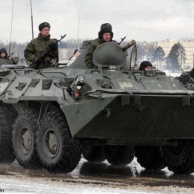 Захоплений російський БТР-80 був учасником параду перемоги у Москві (фото). Російський БТР-80, виявився свіженьким і абсолютно не об'їздженим.