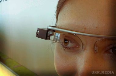 Google перезапускає свій проект "розумних" окулярів. Відповідати за нову версію окулярів буде Тоні Фаделл, колишній дизайнер Apple