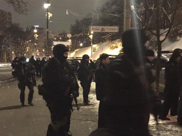 Під Кабміном сталася бійка із застосуванням вогнепальної зброї. В результаті бійки затримані кілька активістів